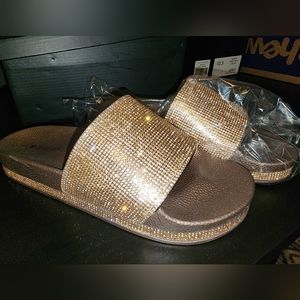 Cloverleaf rose gold slides